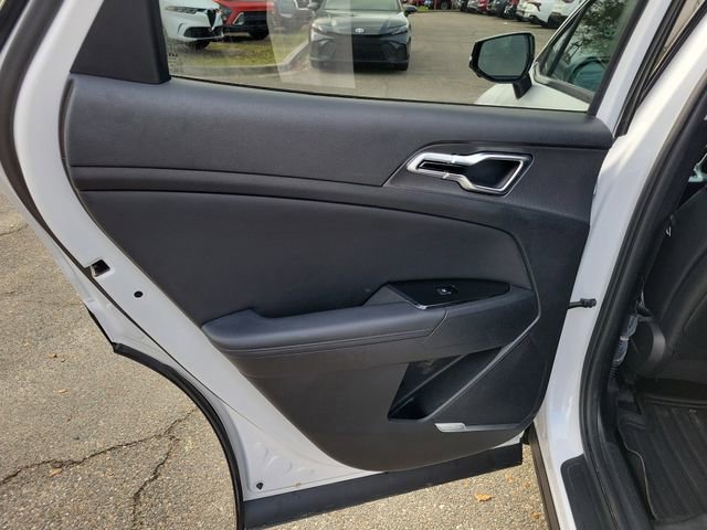 Used 2025 Kia Sportage SX image 32