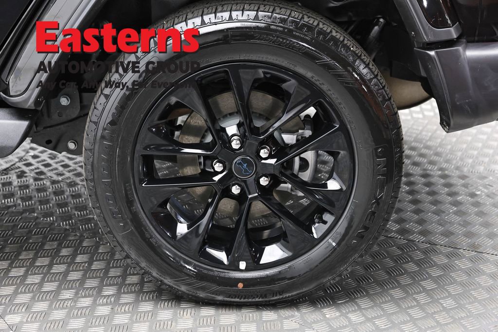 Used 2025 Jeep Wrangler Unlimited Sahara w/ Safety Group image 8