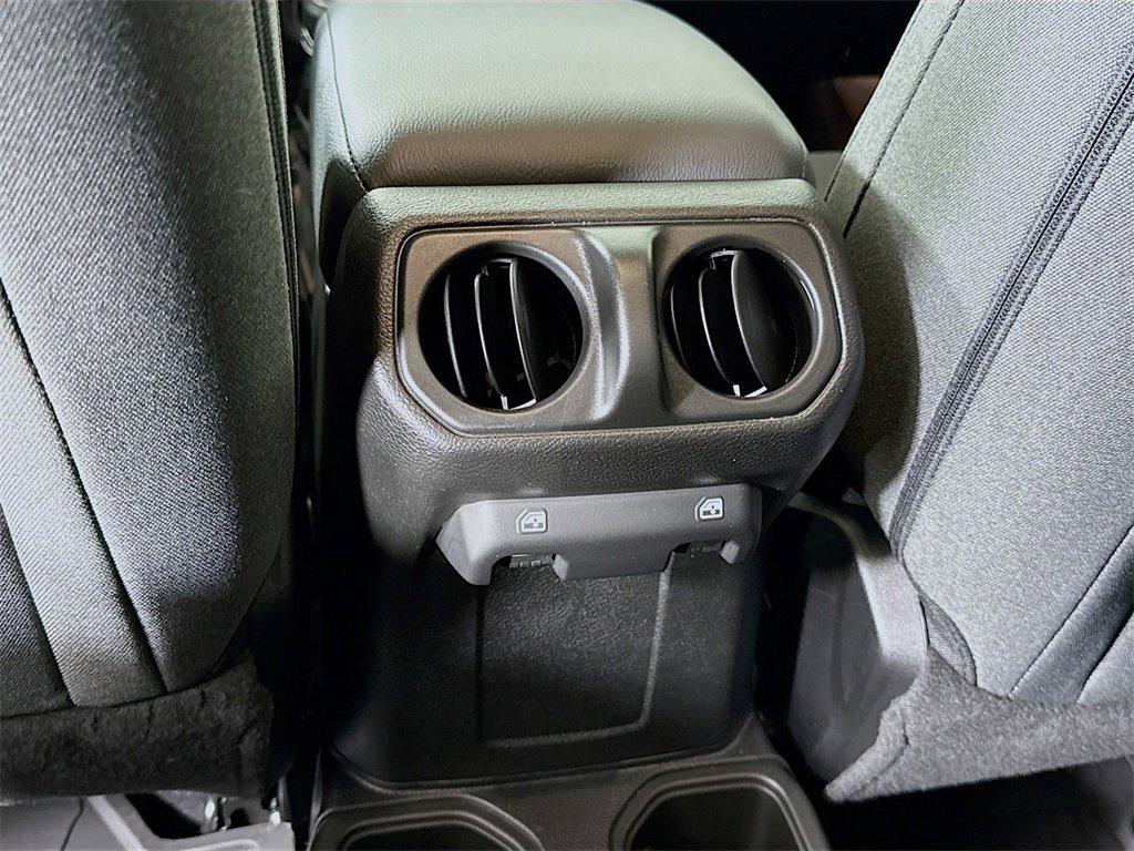 Used 2025 Jeep Gladiator Sport image 27