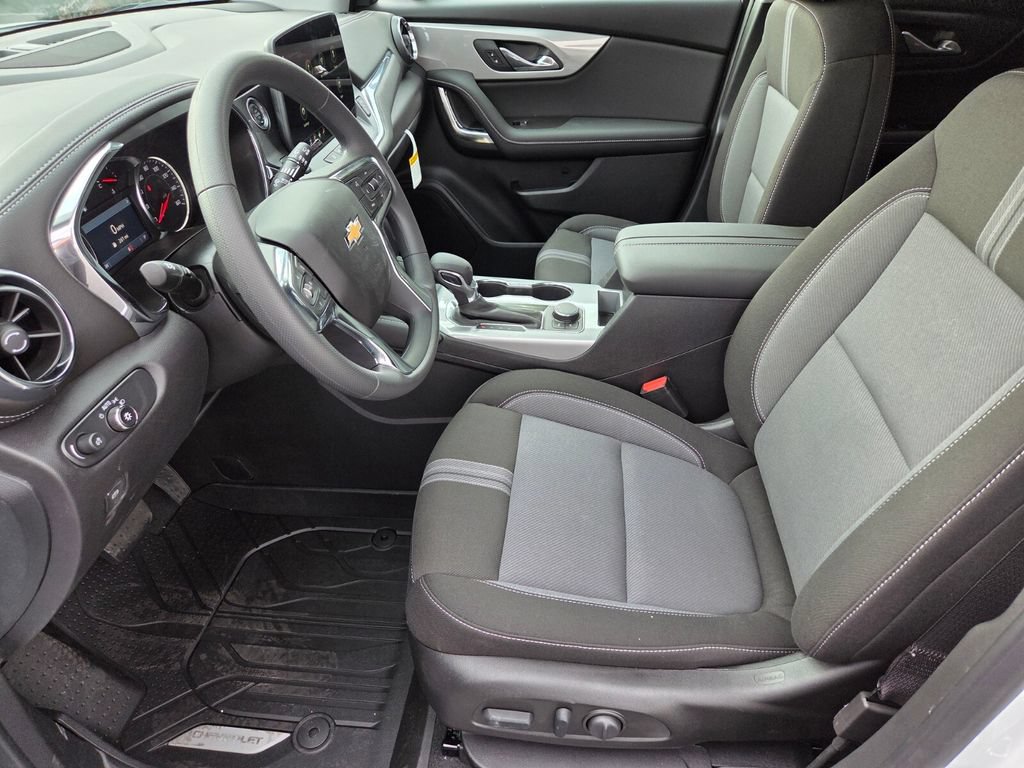 New 2025 Chevrolet Blazer LT w/ Convenience Package FWD image 6