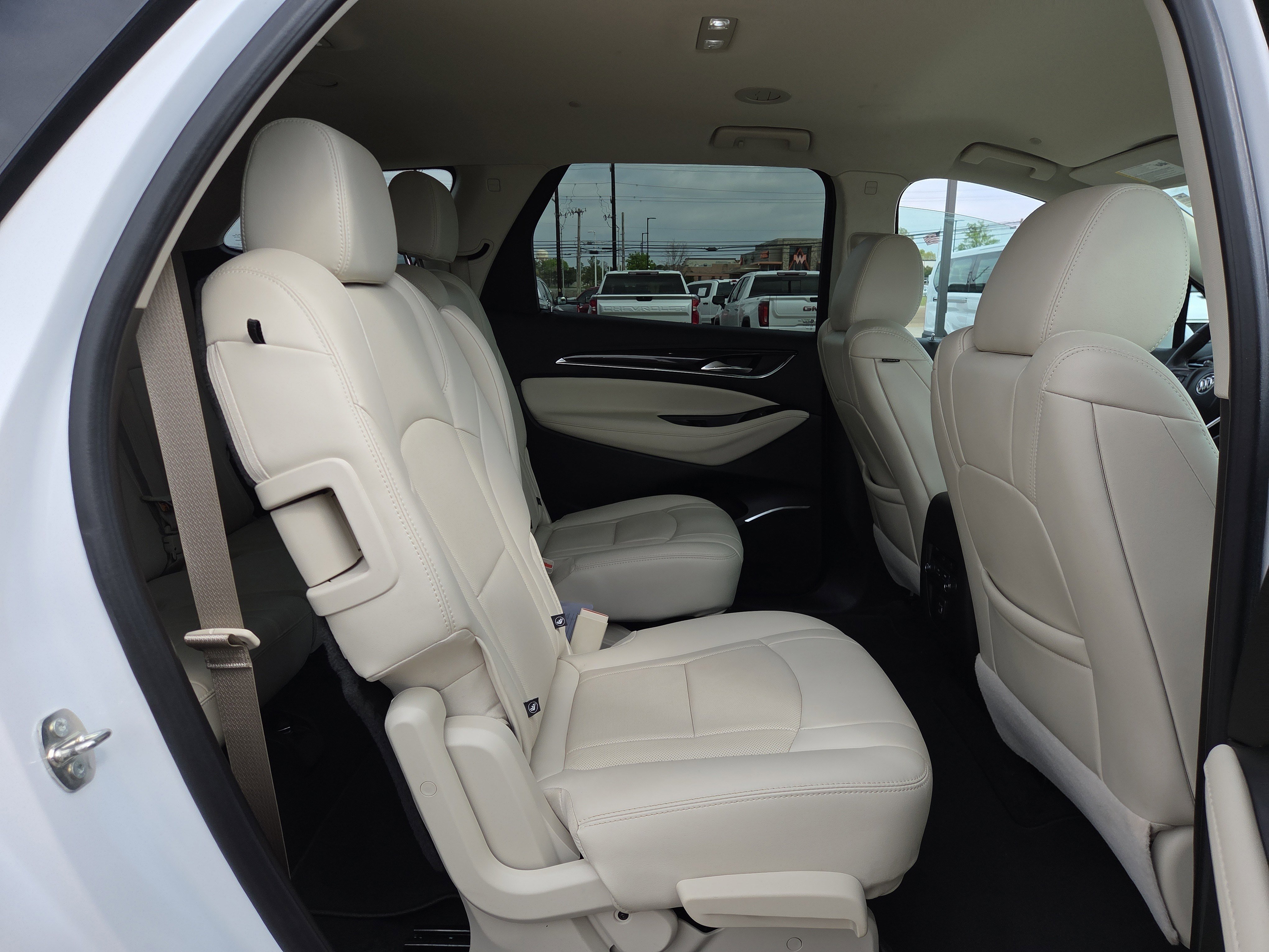 Used 2023 Buick Enclave Essence image 16