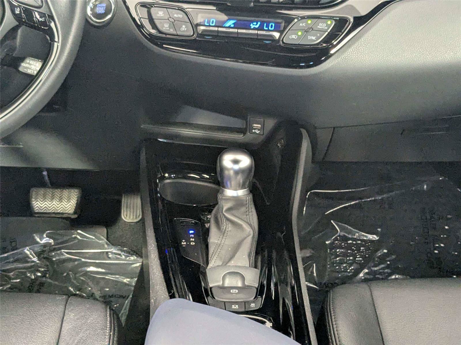 Used 2020 Toyota C-HR XLE FWD image 40