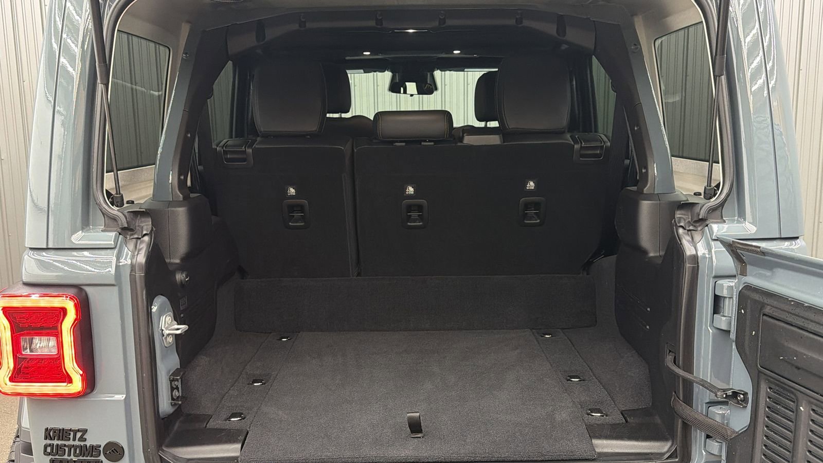 Used 2025 Jeep Wrangler Unlimited Sahara AWD/4WD image 10