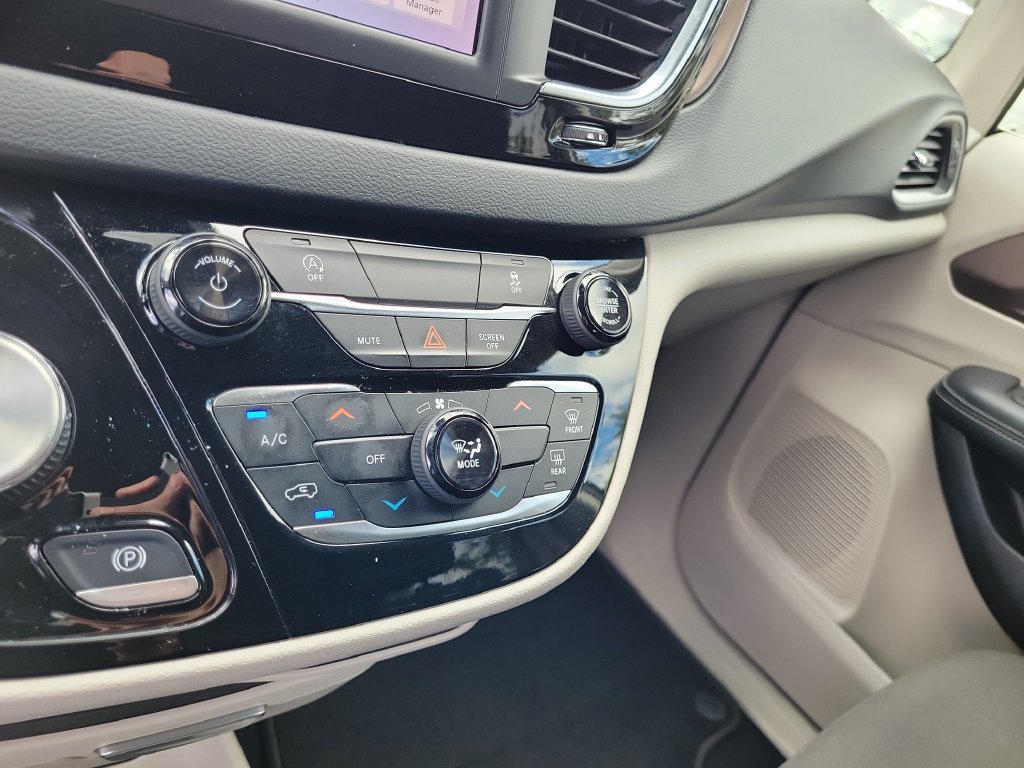 Used 2023 Chrysler Voyager LX FWD image 35
