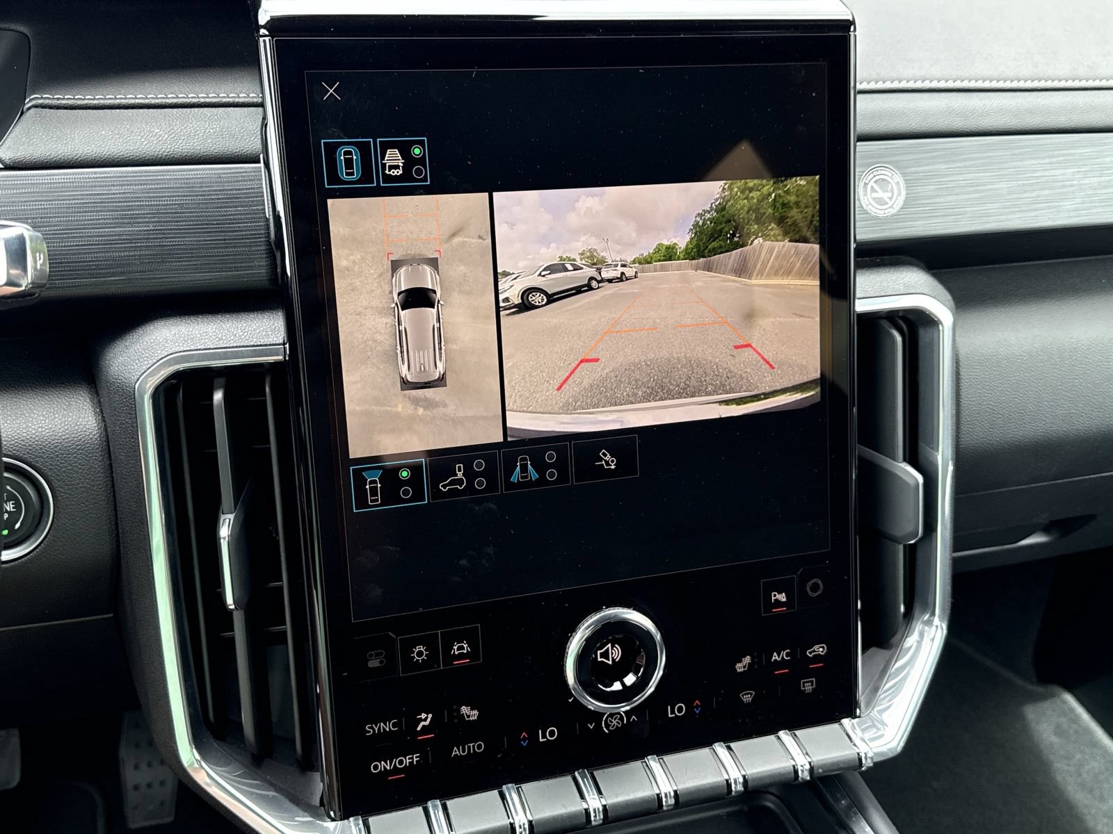 Used 2025 GMC Acadia Elevation FWD image 27
