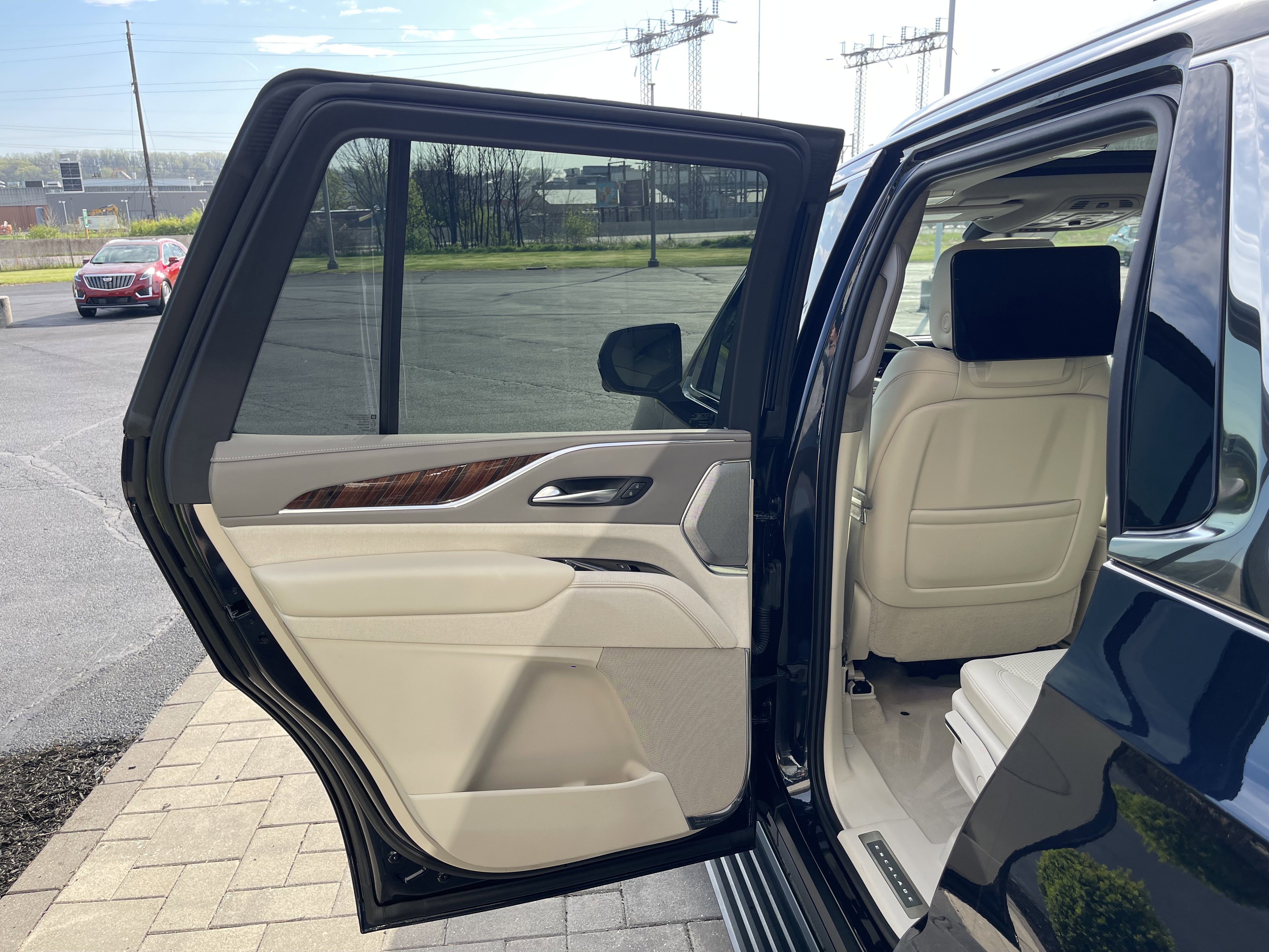 Used 2021 Cadillac Escalade Premium Luxury Platinum image 15