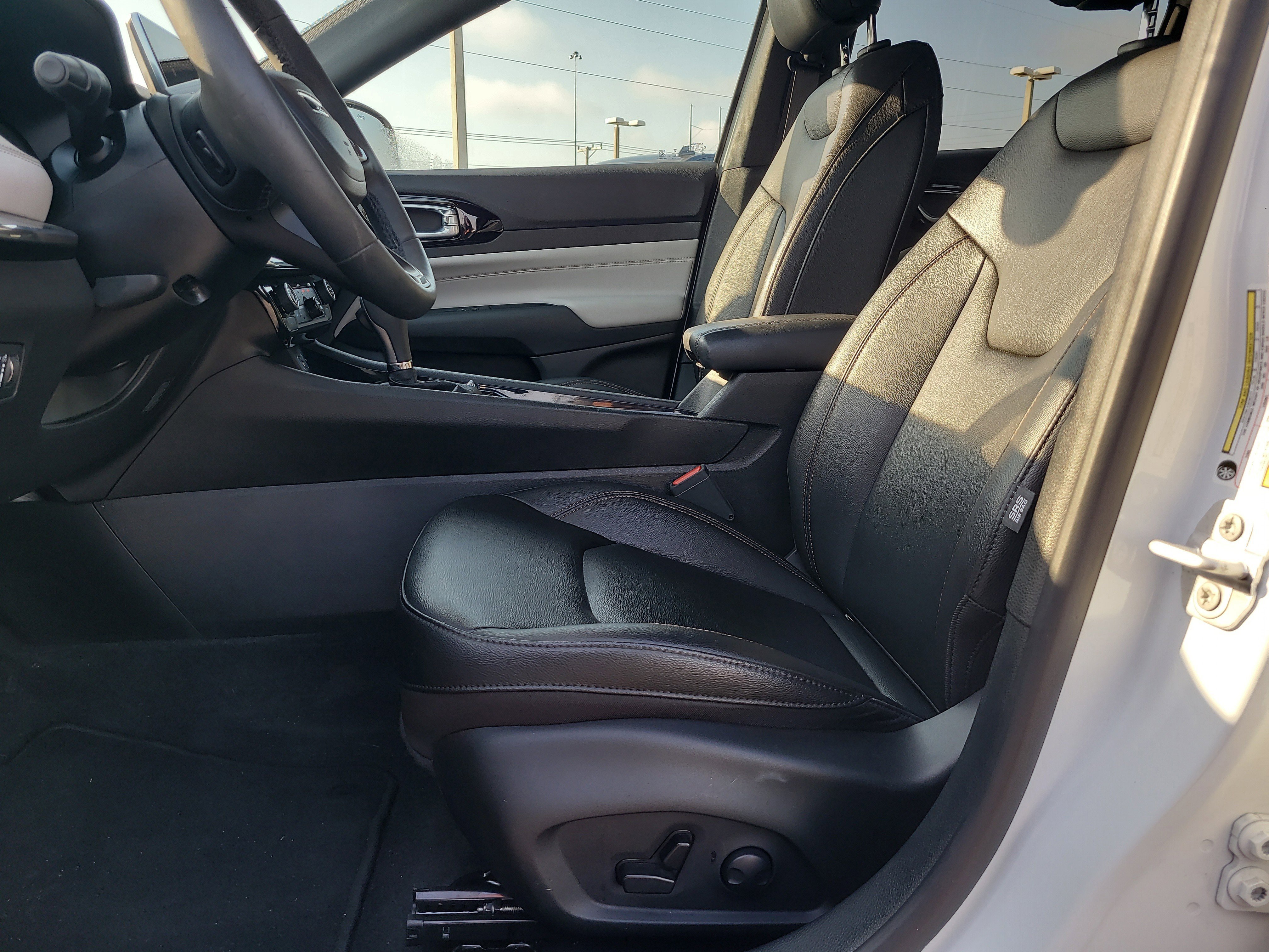 Used 2024 Jeep Compass Limited image 16