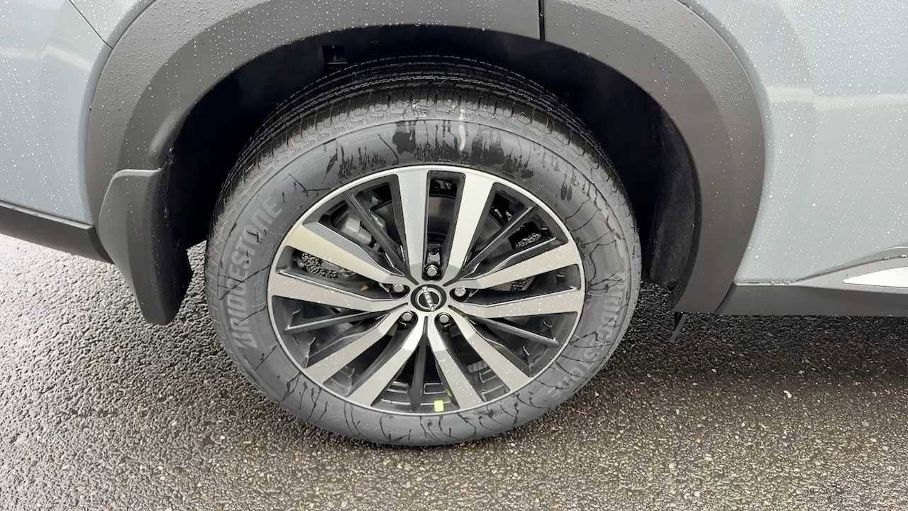 New 2025 Nissan Pathfinder Platinum w/ Cargo Package image 8