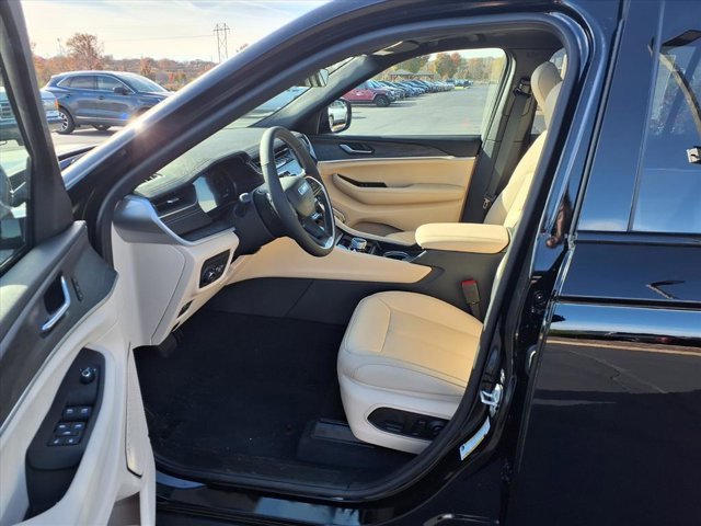 New 2025 Jeep Grand Cherokee Limited w/ MOPAR Finishing Package image 21