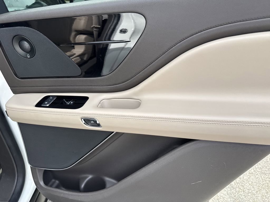 Used 2023 Lincoln Aviator Reserve image 16