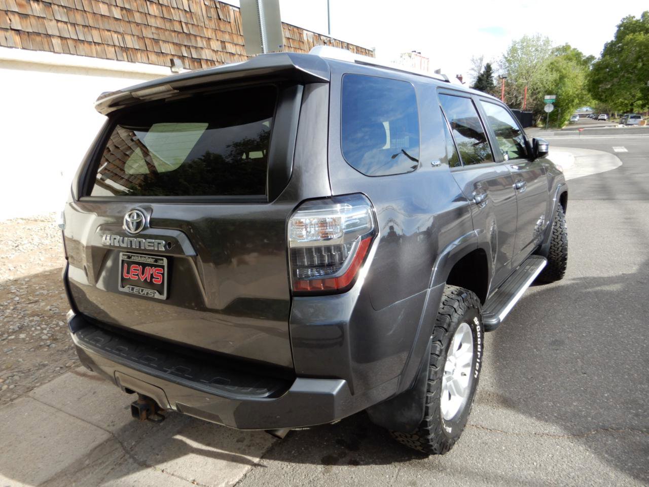 Used 2018 Toyota 4Runner SR5 AWD/4WD image 5