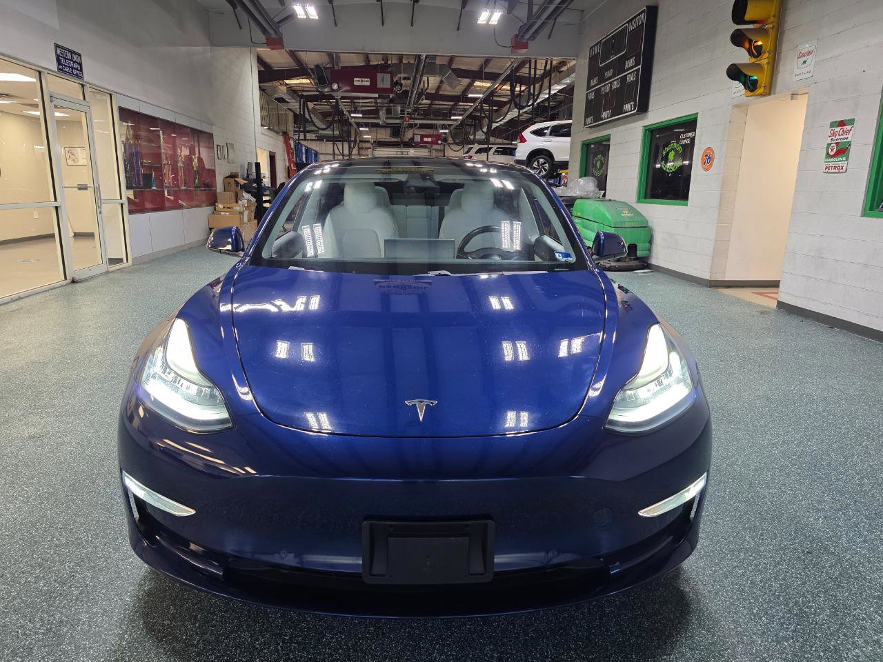 Used 2019 Tesla Model 3 Standard Range Plus image 3