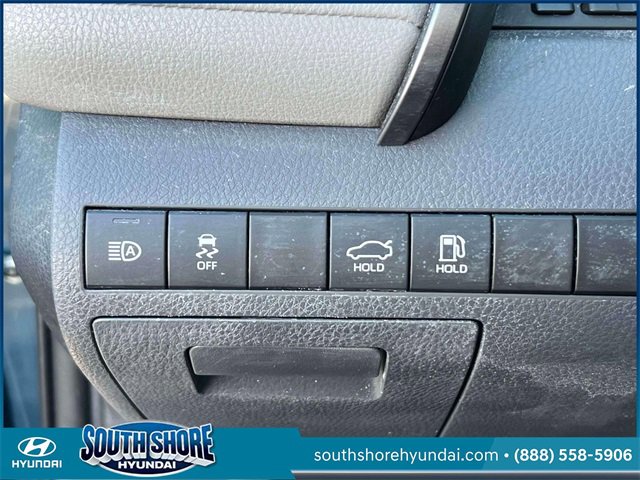 Used 2019 Toyota Camry SE image 25