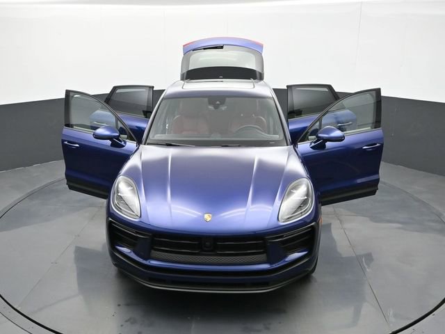 Certified 2025 Porsche Macan image 32