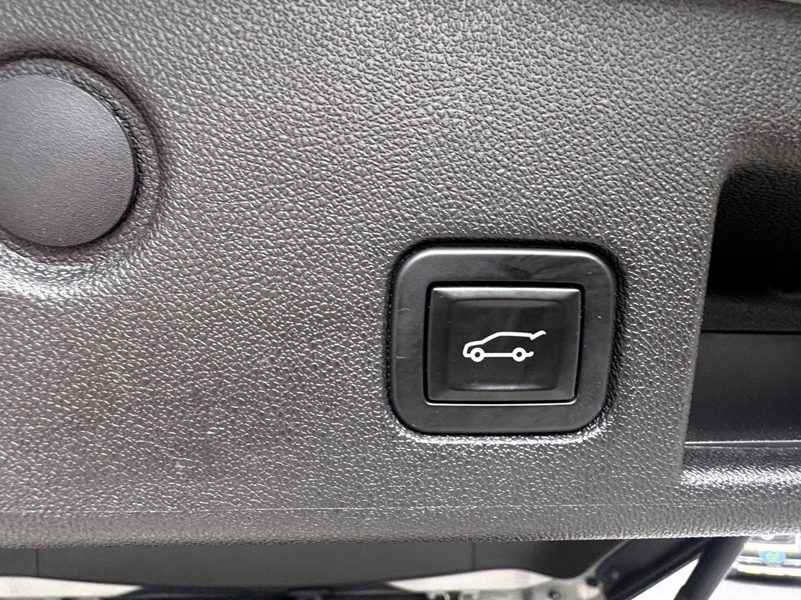 Certified 2019 Chevrolet Equinox LT w/ Sun & Navigation Package AWD/4WD image 14
