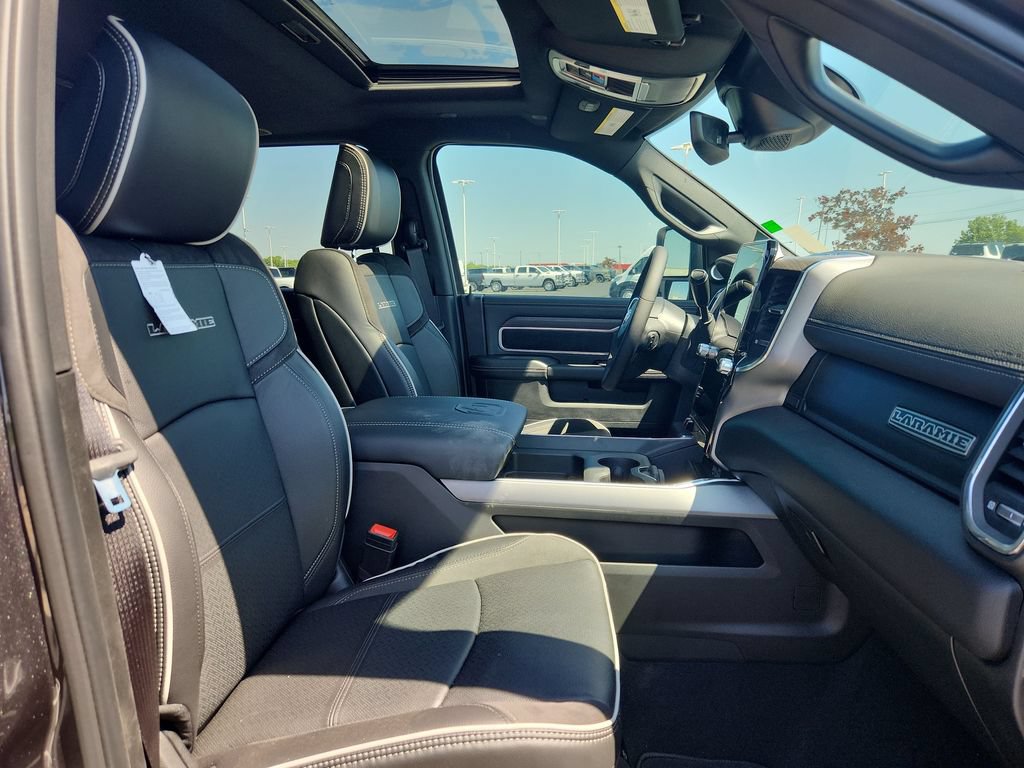 New 2026 RAM 3500 Laramie AWD/4WD image 24