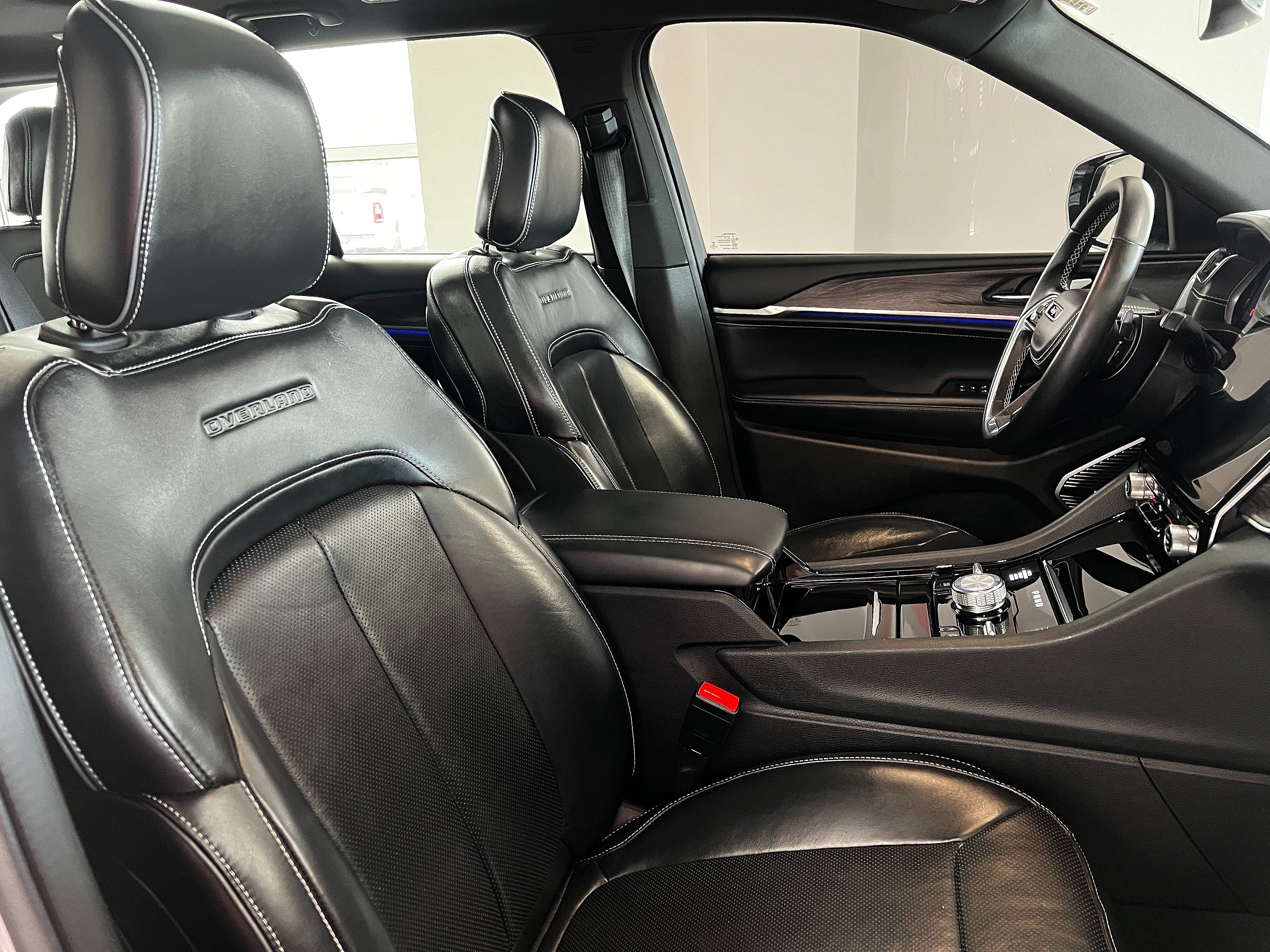 Used 2022 Jeep Grand Cherokee Overland AWD/4WD image 29