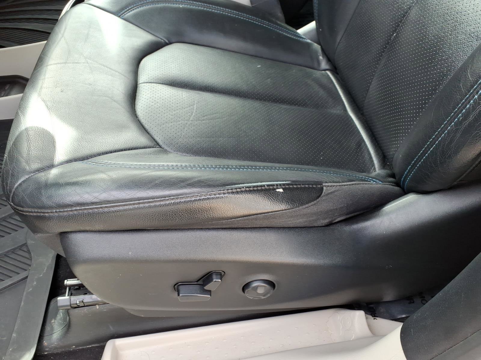 Used 2021 Chrysler Pacifica Touring-L image 14