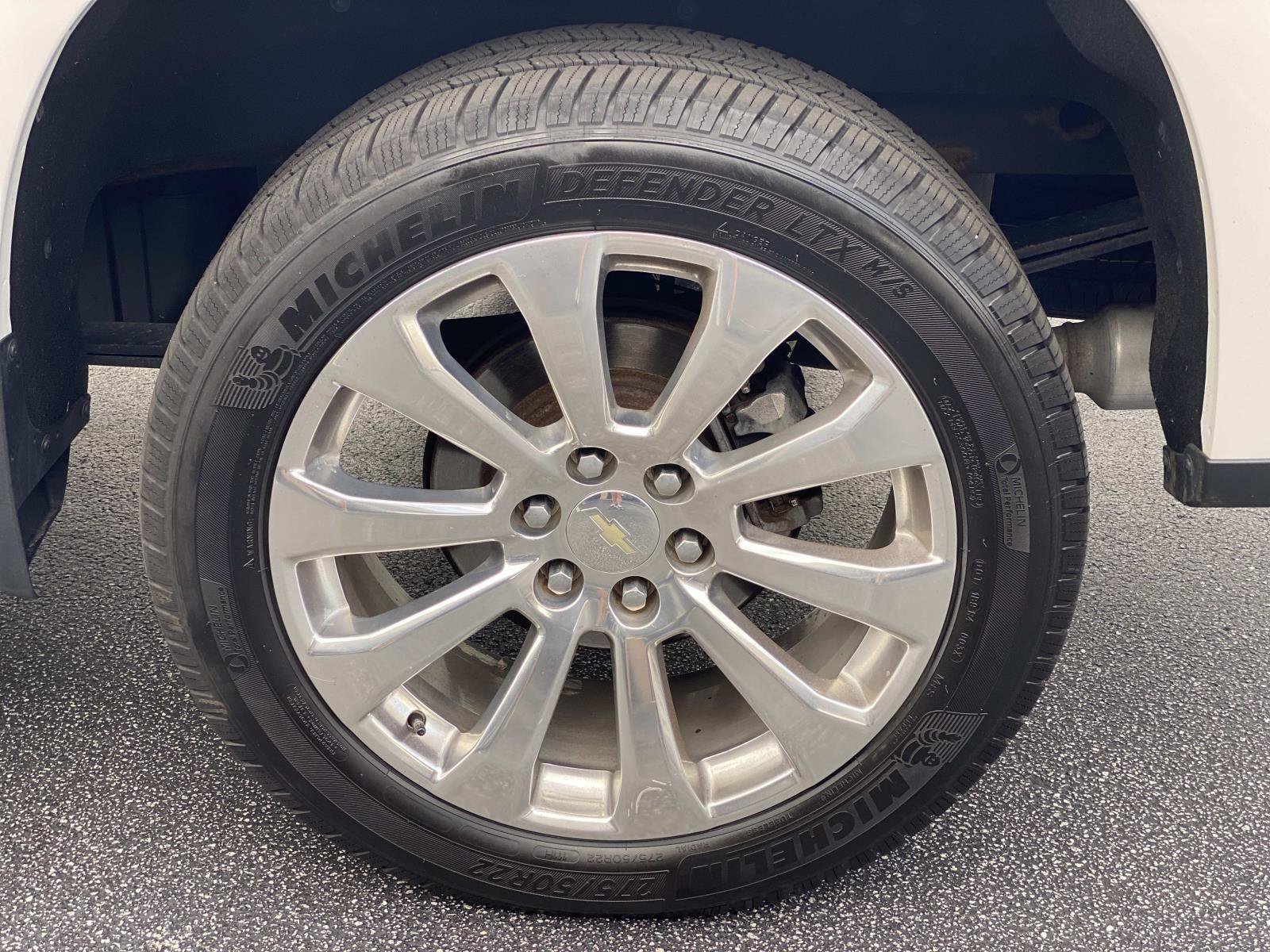 Used 2019 Chevrolet Silverado 1500 High Country w/ Technology Package AWD/4WD image 16