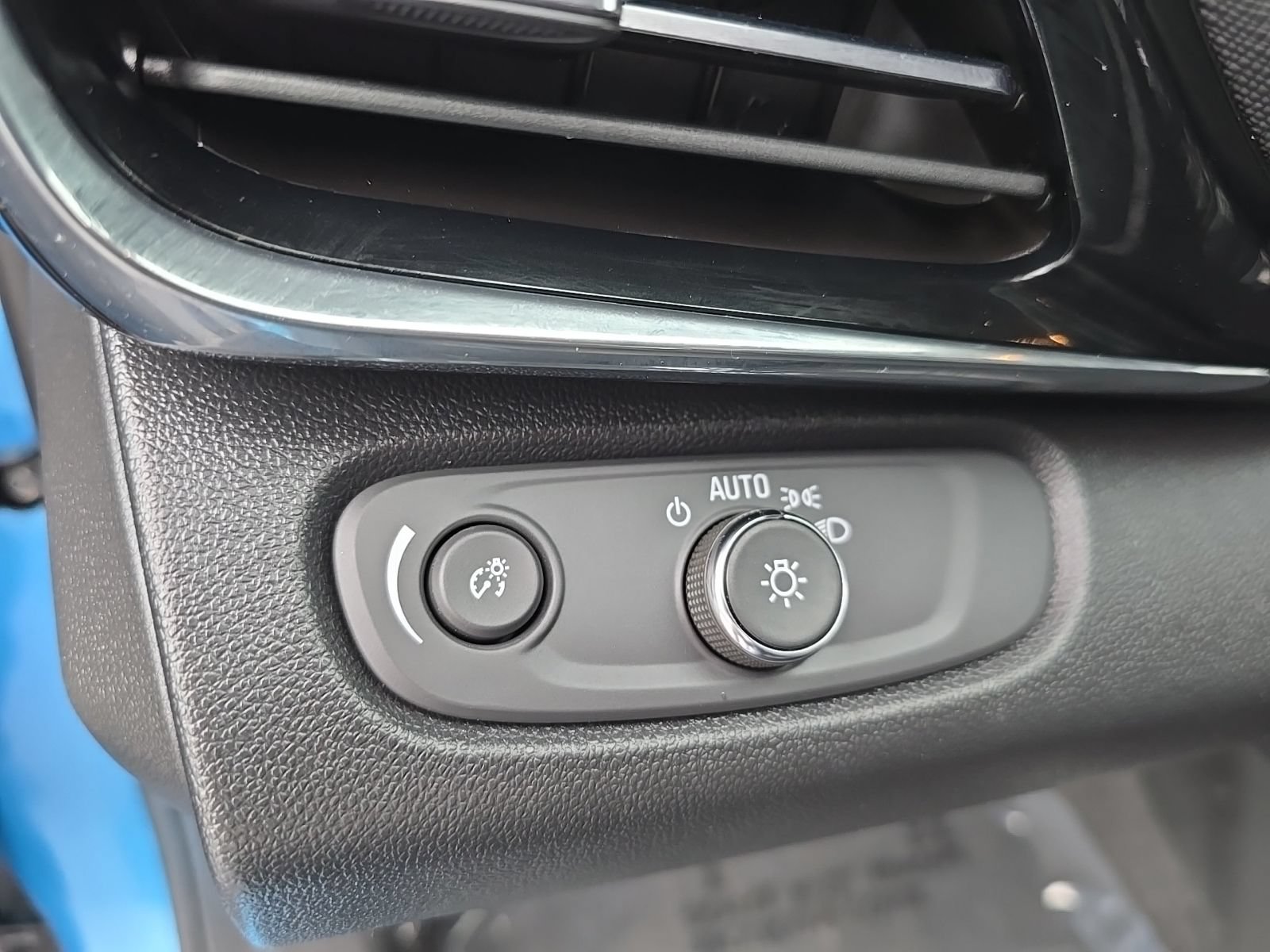 Used 2025 Buick Envista Sport Touring w/ Convenience I Package FWD image 19
