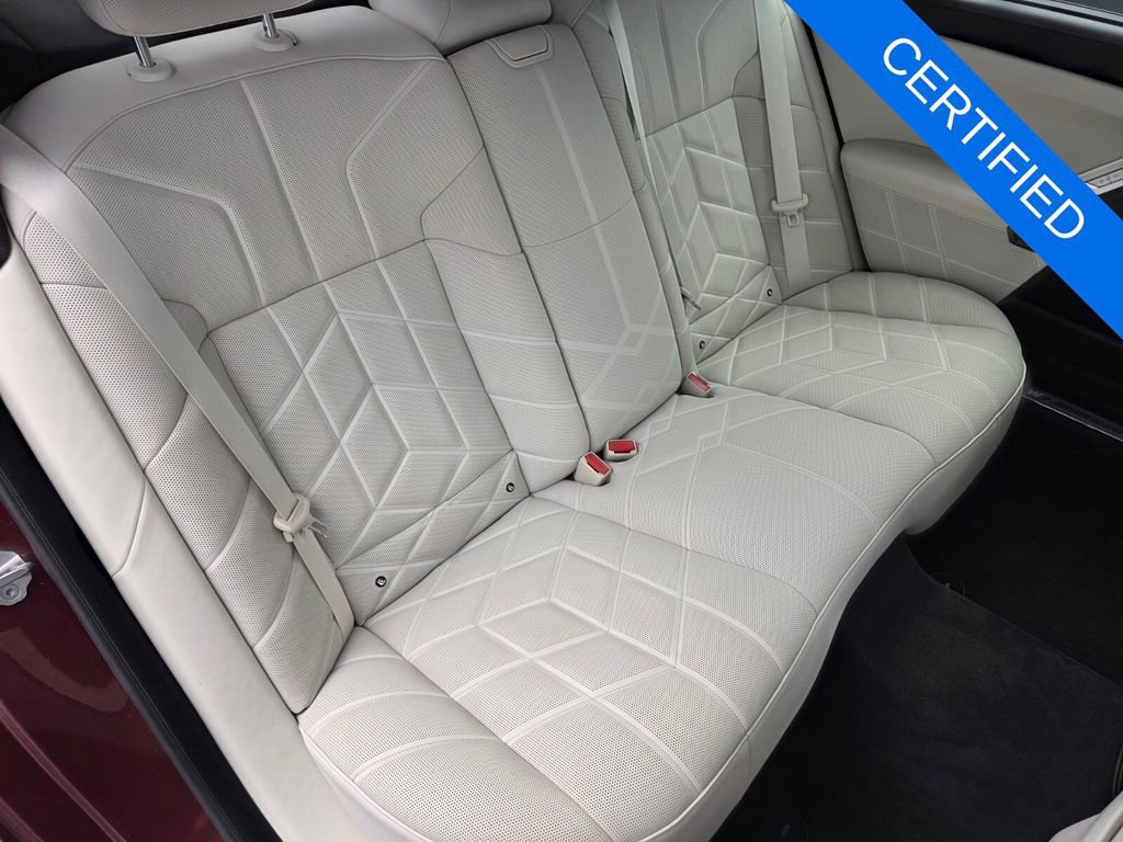 Certified 2023 BMW 760i xDrive AWD/4WD image 23