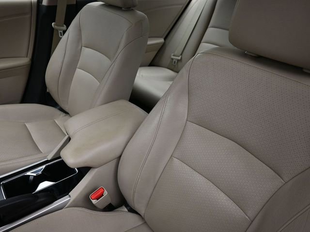 Used 2017 Honda Accord Touring image 18