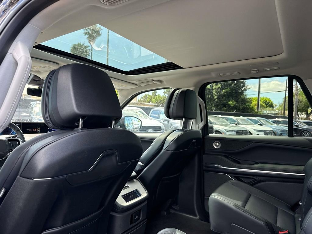 Used 2025 Lincoln Navigator Reserve image 10