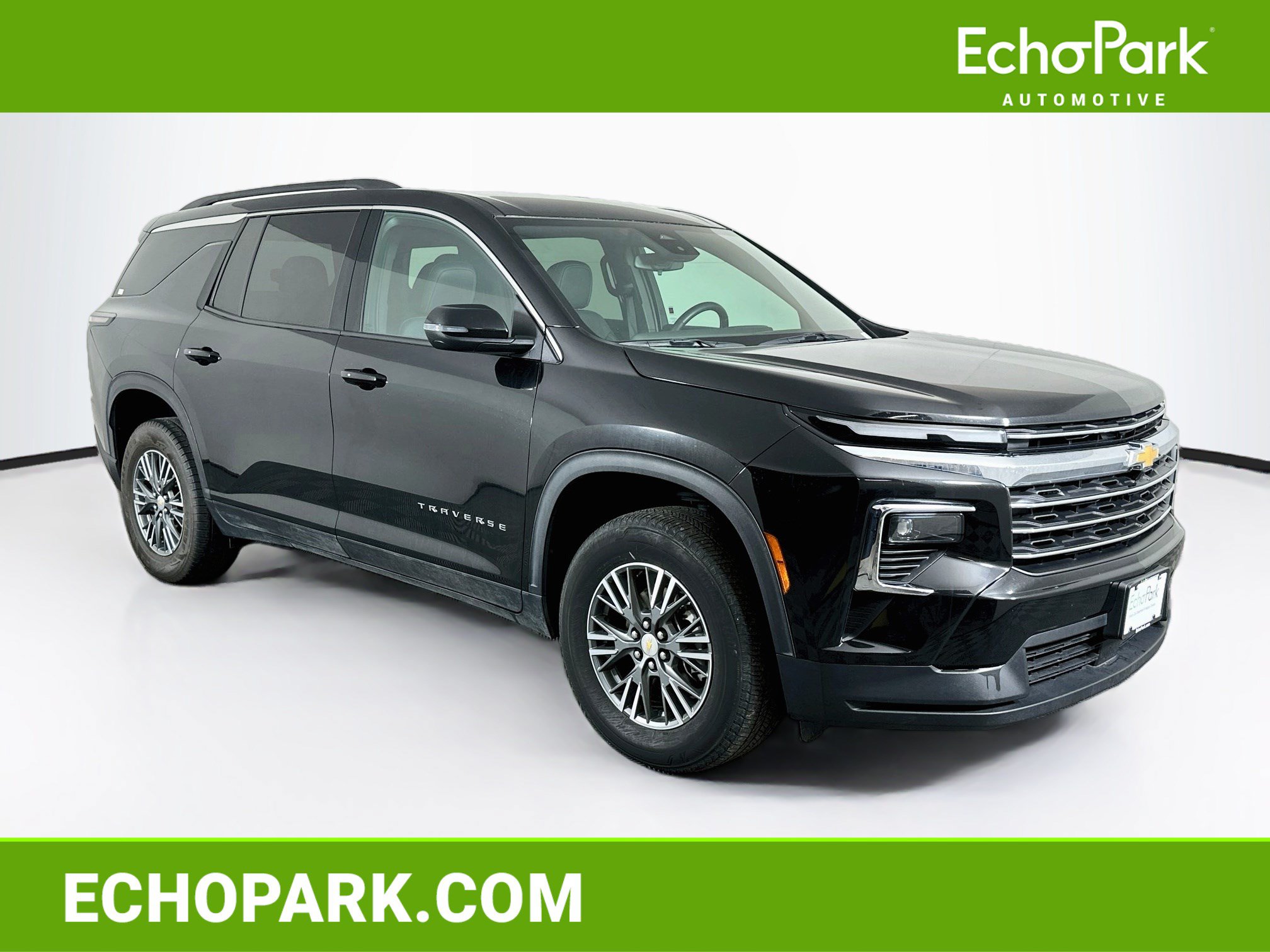 Used 2025 Chevrolet Traverse LT