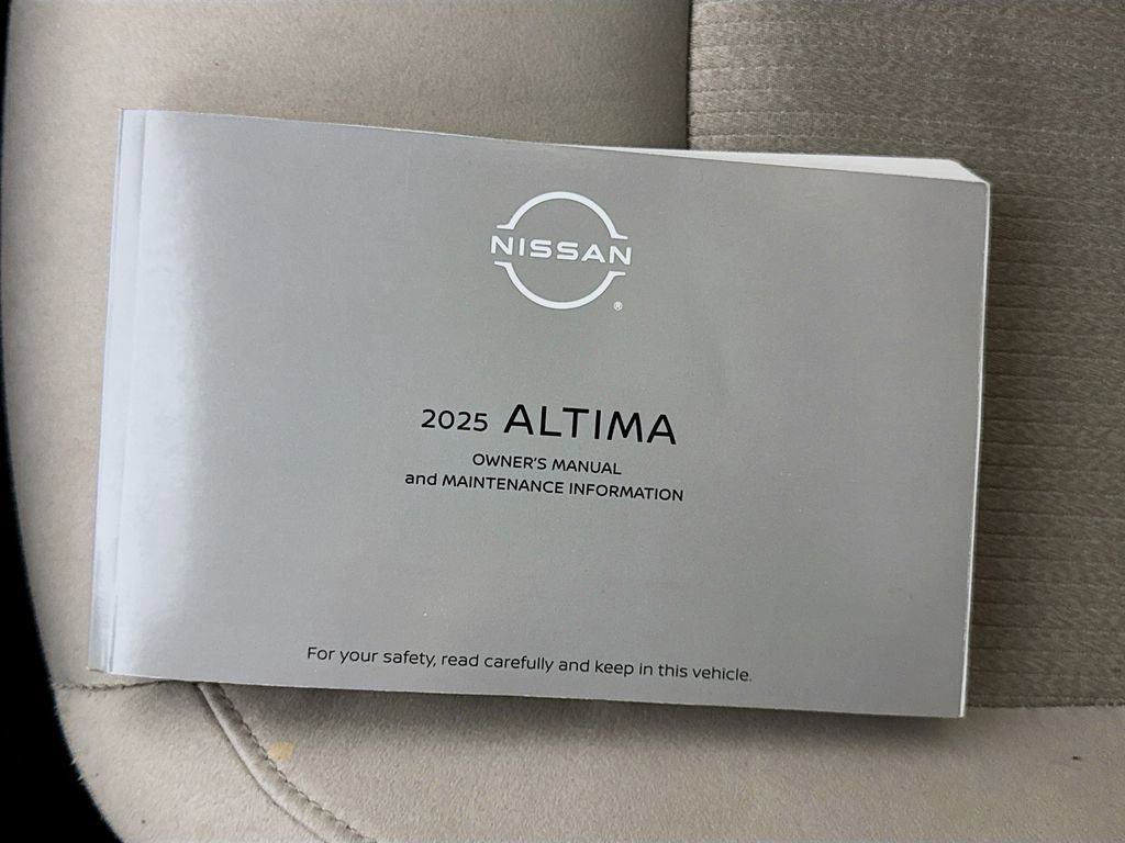 Used 2025 Nissan Altima 2.5 SV image 34