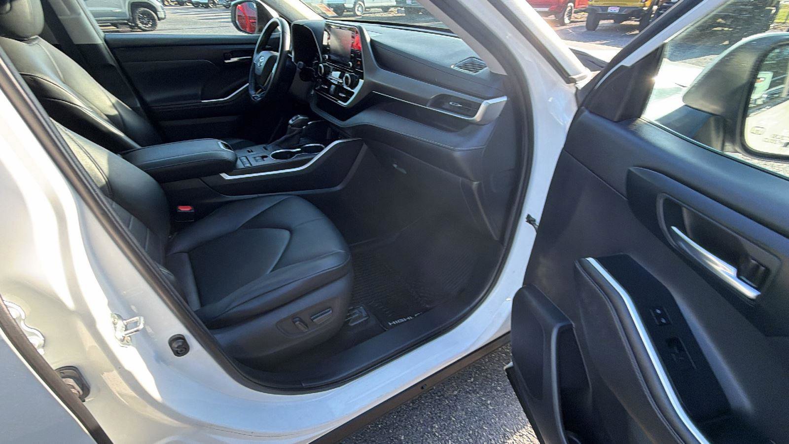 Used 2020 Toyota Highlander XLE image 16