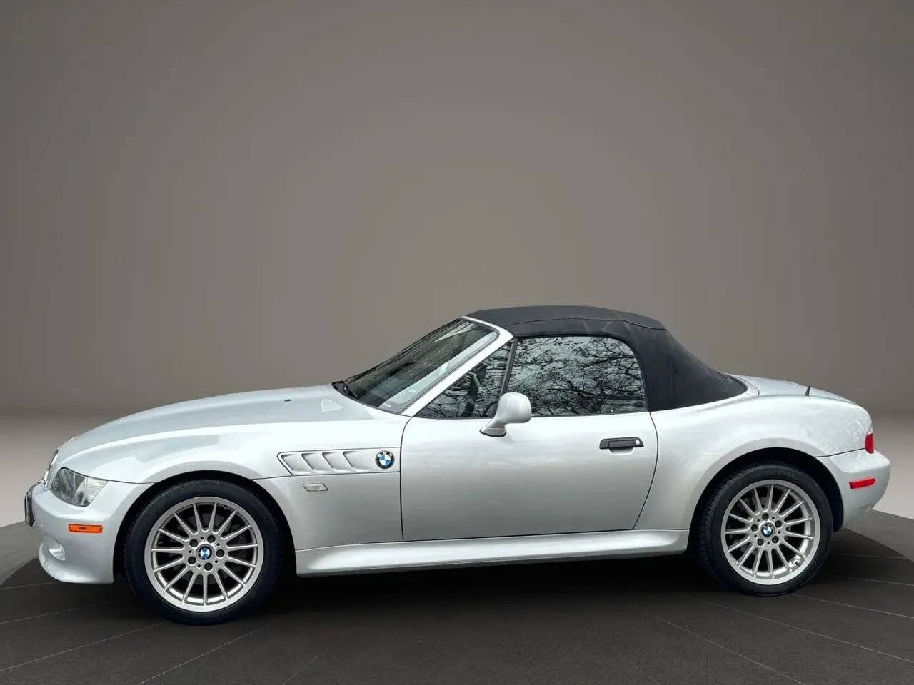 Used 2002 BMW Z3 3.0i image 8