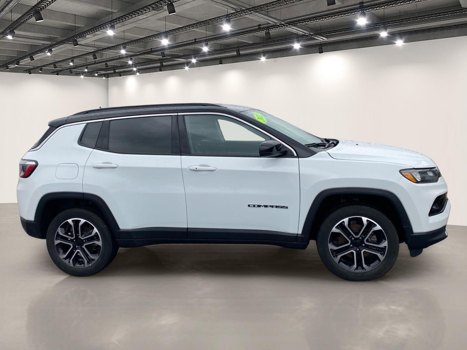 Used 2022 Jeep Compass Limited image 8