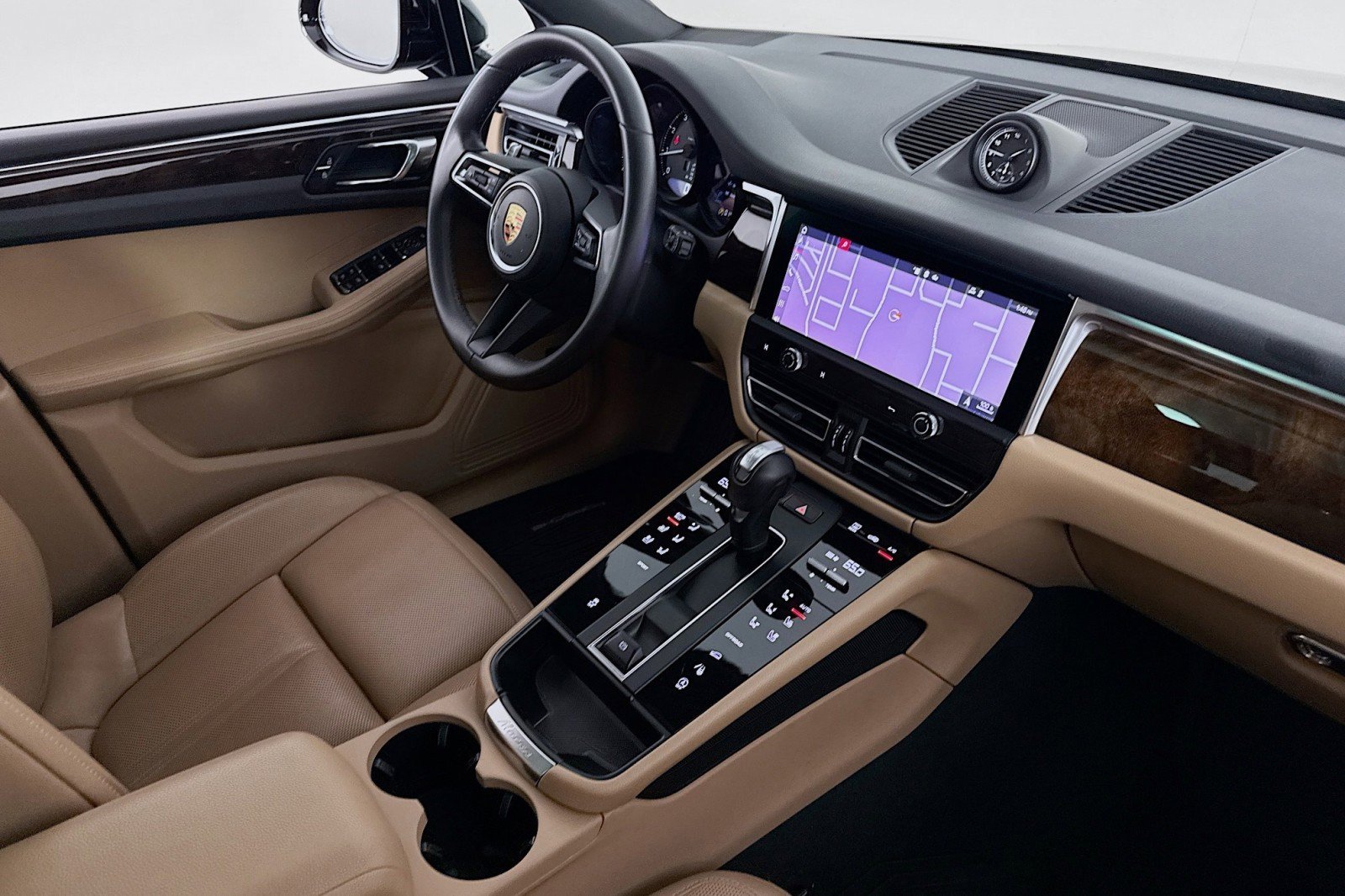 Used 2025 Porsche Macan AWD/4WD image 15