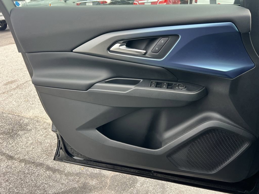 New 2026 Chevrolet Equinox EV LT image 11