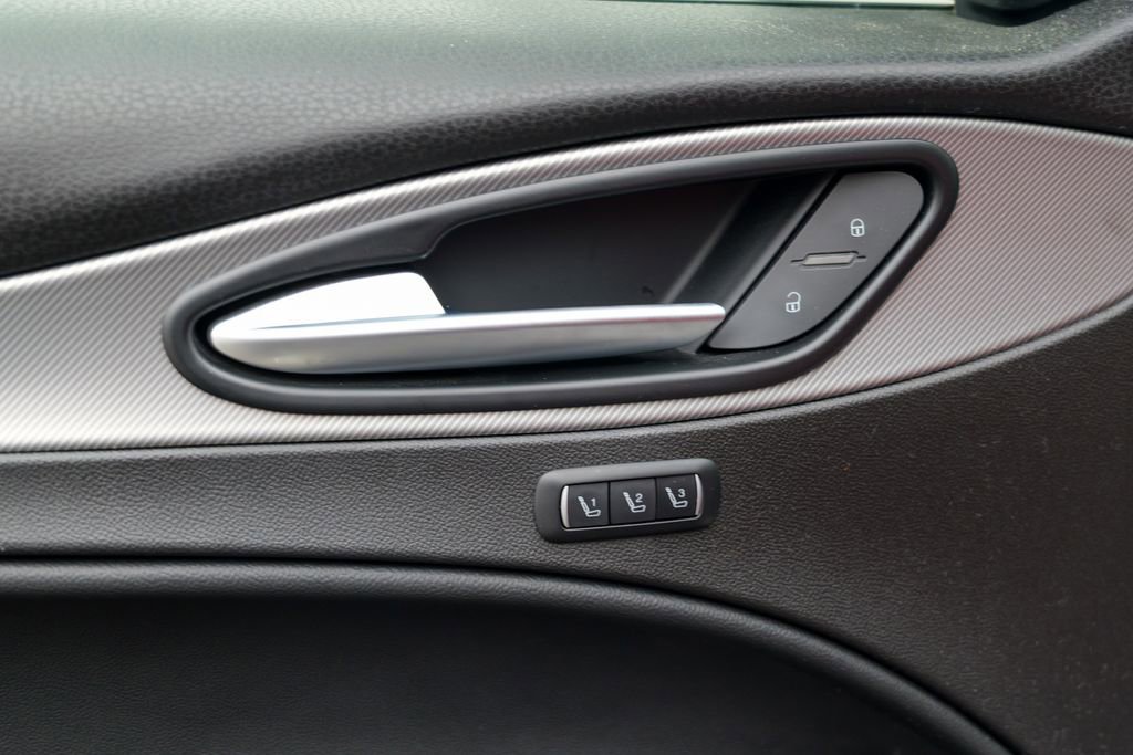 Used 2024 Alfa Romeo Stelvio Ti w/ Performance Driving Package image 17