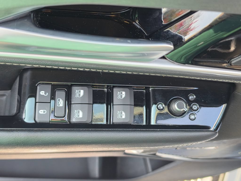 Used 2025 Jeep Wagoneer Series III w/ Premium Group I AWD/4WD image 14