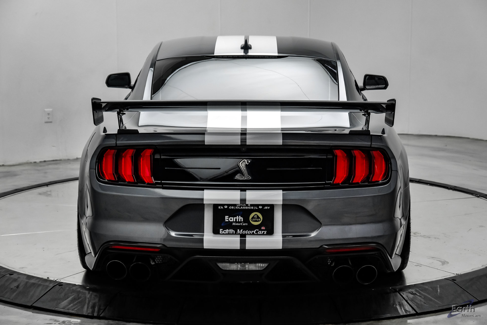 Used 2021 Ford Mustang Shelby GT500 w/ Carbon Fiber Track Pack RWD image 16