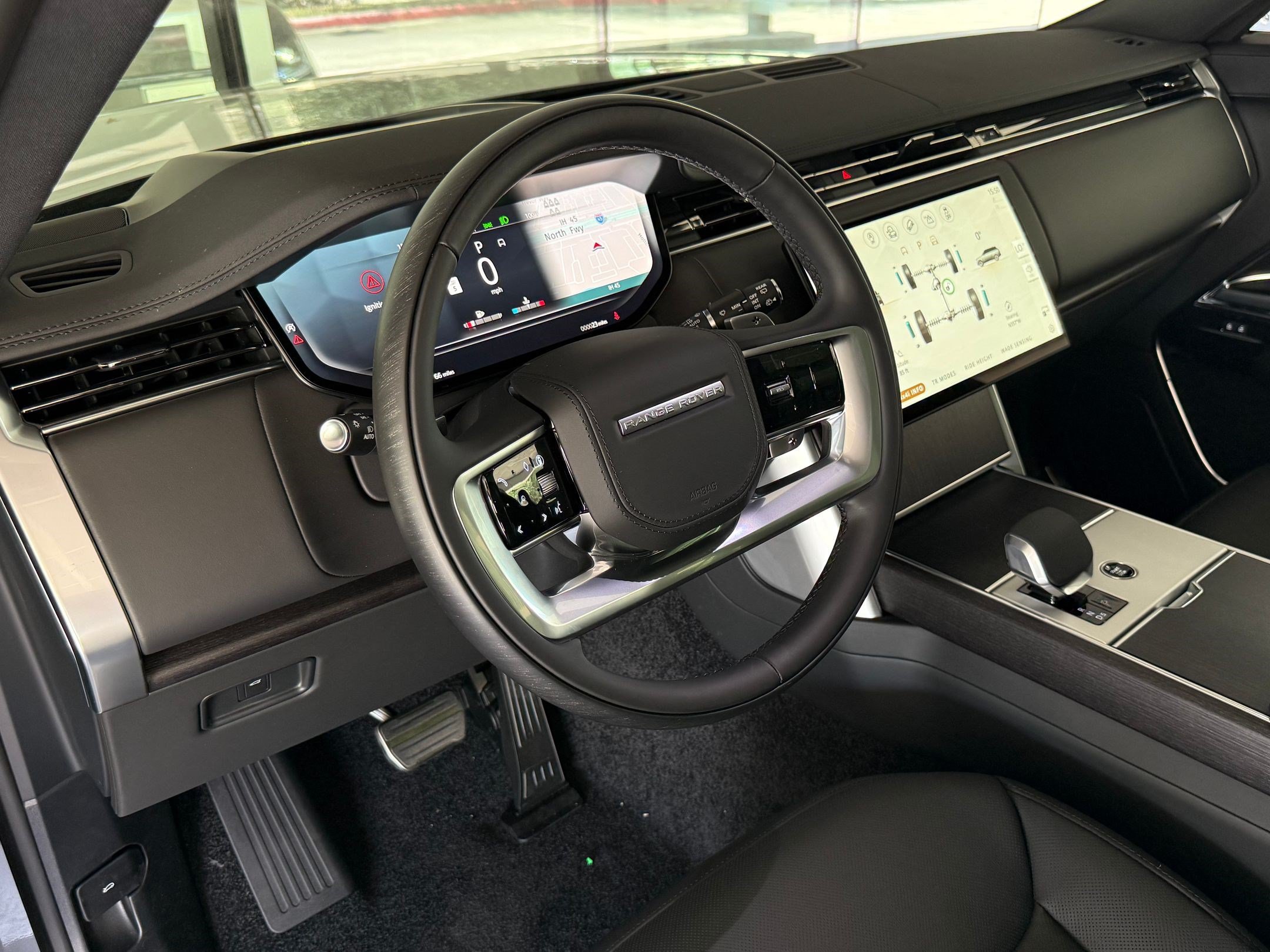 New 2026 Land Rover Range Rover Long Wheelbase SE AWD/4WD image 4