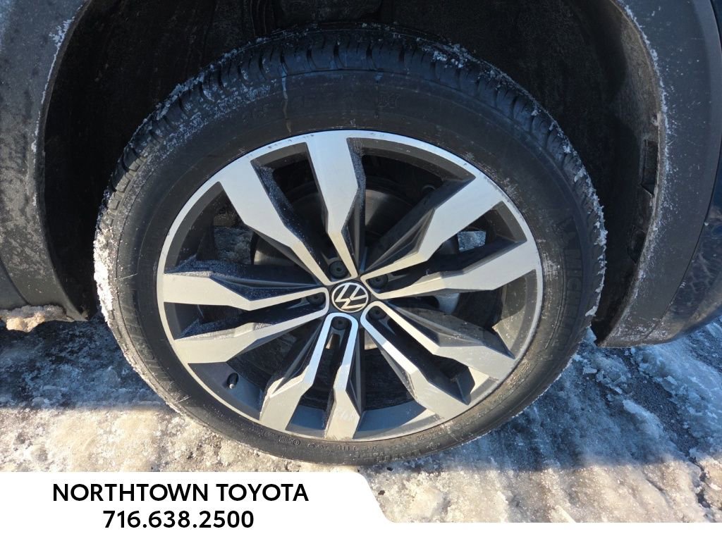 Used 2021 Volkswagen Atlas SEL Premium image 2