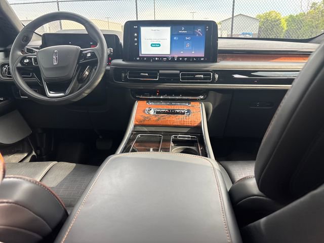 Certified 2025 Lincoln Aviator Black Label w/ Jet Appearance Package AWD/4WD image 9