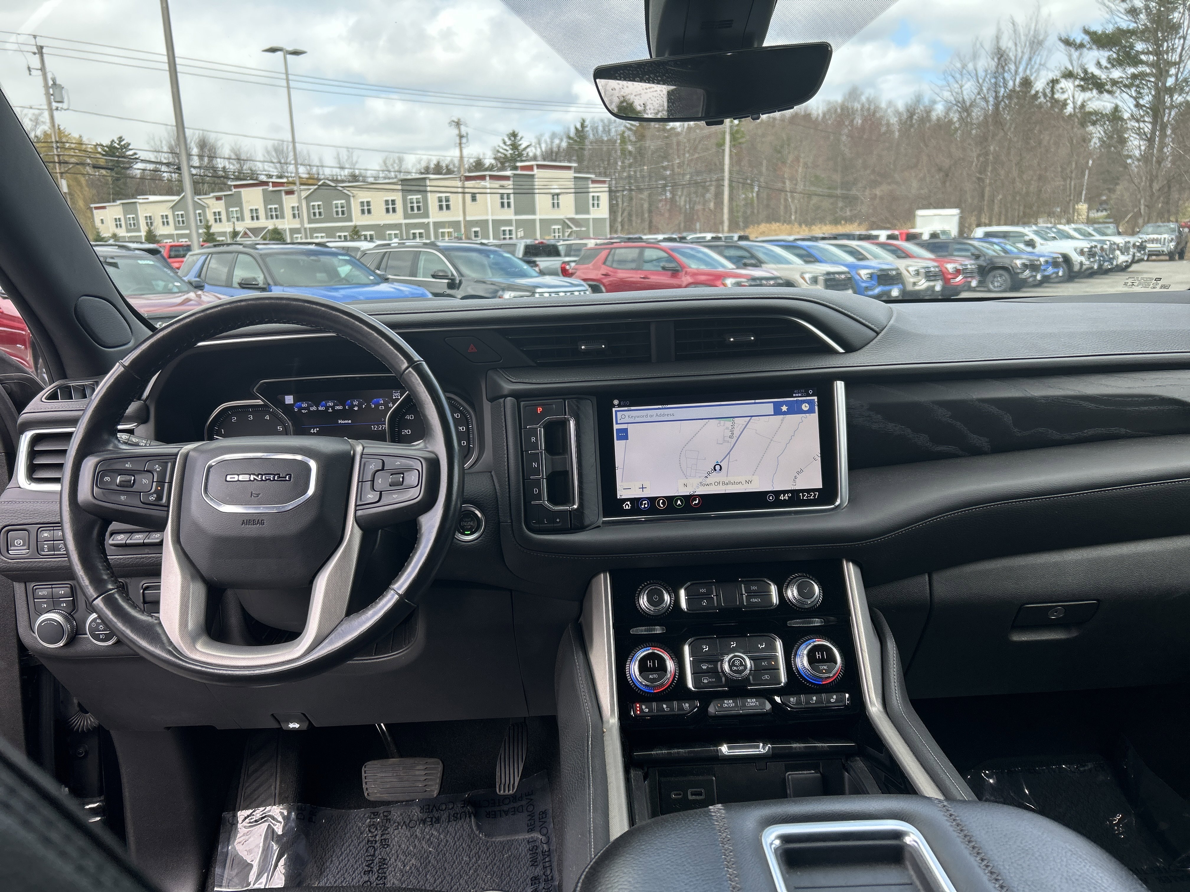 Used 2021 GMC Yukon Denali w/ Denali Premium Package image 21