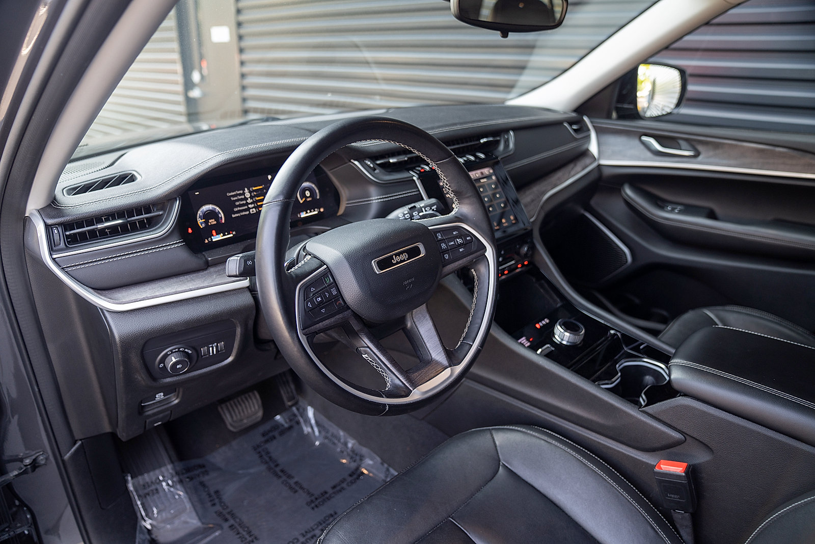 Used 2022 Jeep Grand Cherokee Limited AWD/4WD image 4