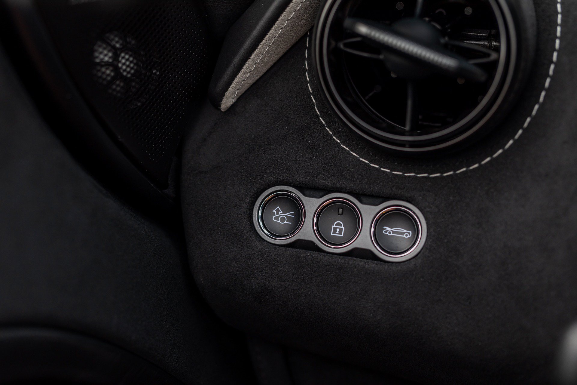 Used 2024 McLaren 750S Spider RWD image 44