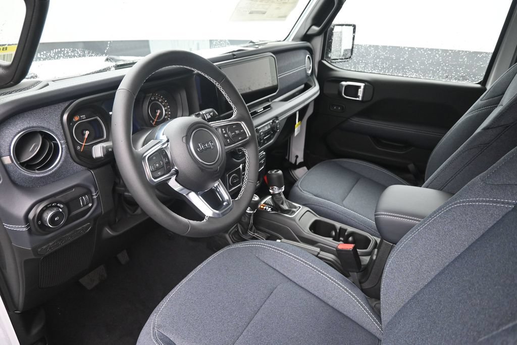 New 2026 Jeep Wrangler Unlimited Sahara w/ Rockslide Package AWD/4WD image 21
