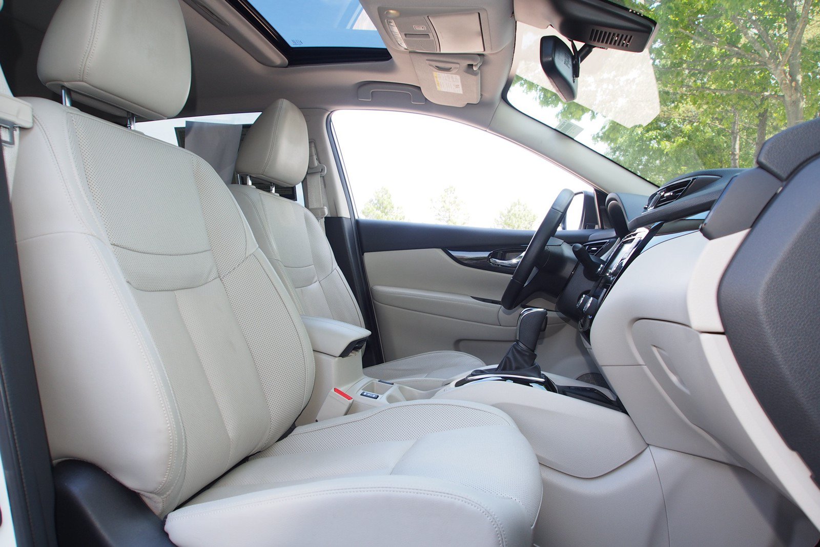 Used 2022 Nissan Rogue Sport SL w/ Premium Package FWD image 21