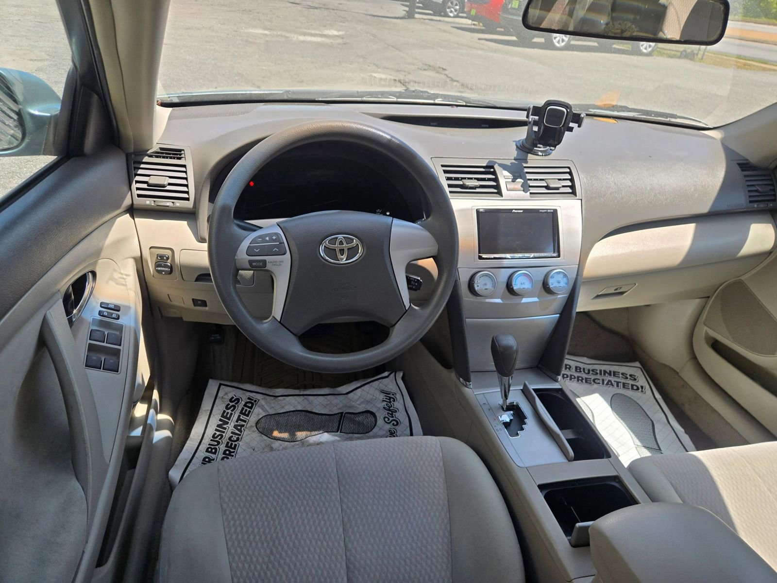 Used 2011 Toyota Camry LE image 5