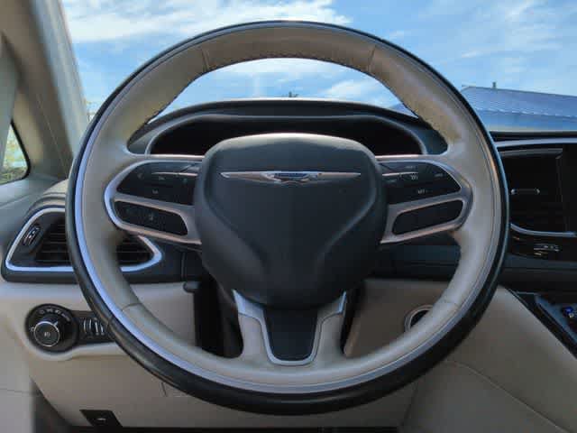 Used 2020 Chrysler Pacifica Limited FWD image 26