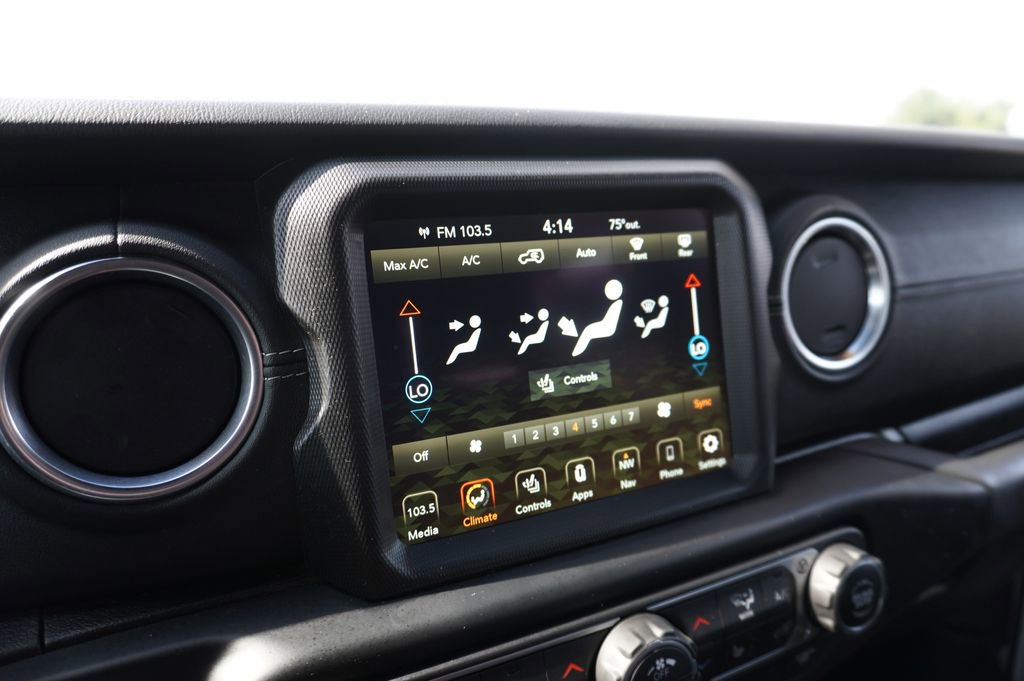 Used 2021 Jeep Wrangler Unlimited Sahara w/ Cold Weather Group AWD/4WD image 16