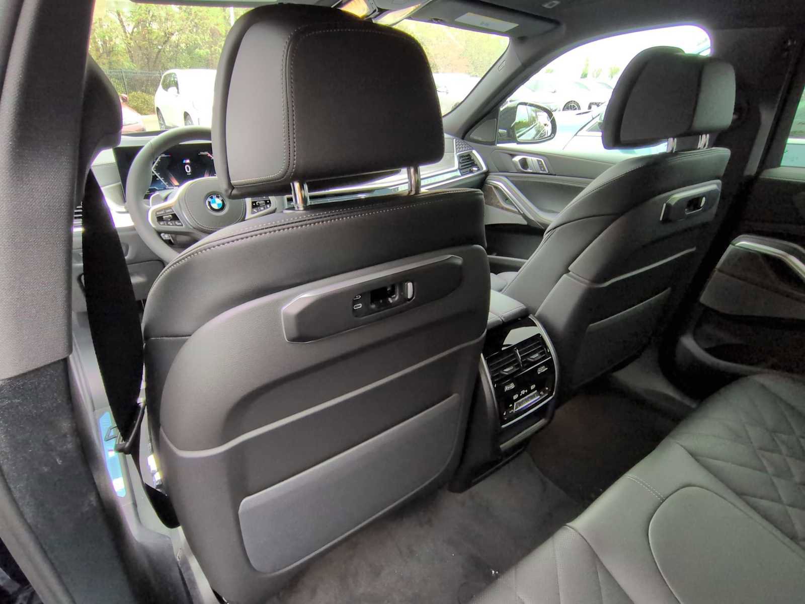 New 2026 BMW X6 xDrive40i w/ Climate Comfort Package image 19