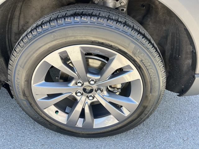 Used 2023 Ford Explorer XLT w/ Equipment Group 202A AWD/4WD image 14